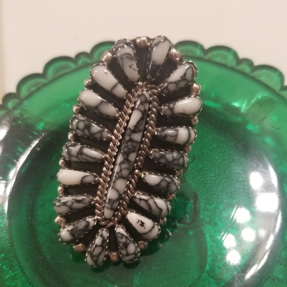 White Buffalo Turquoise Oval Cluster Ring Sz 6.5